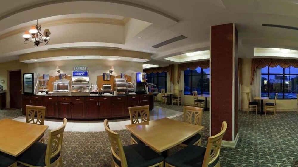 Holiday Inn Express Hotel & Suites-North East By Ihg Exterior photo