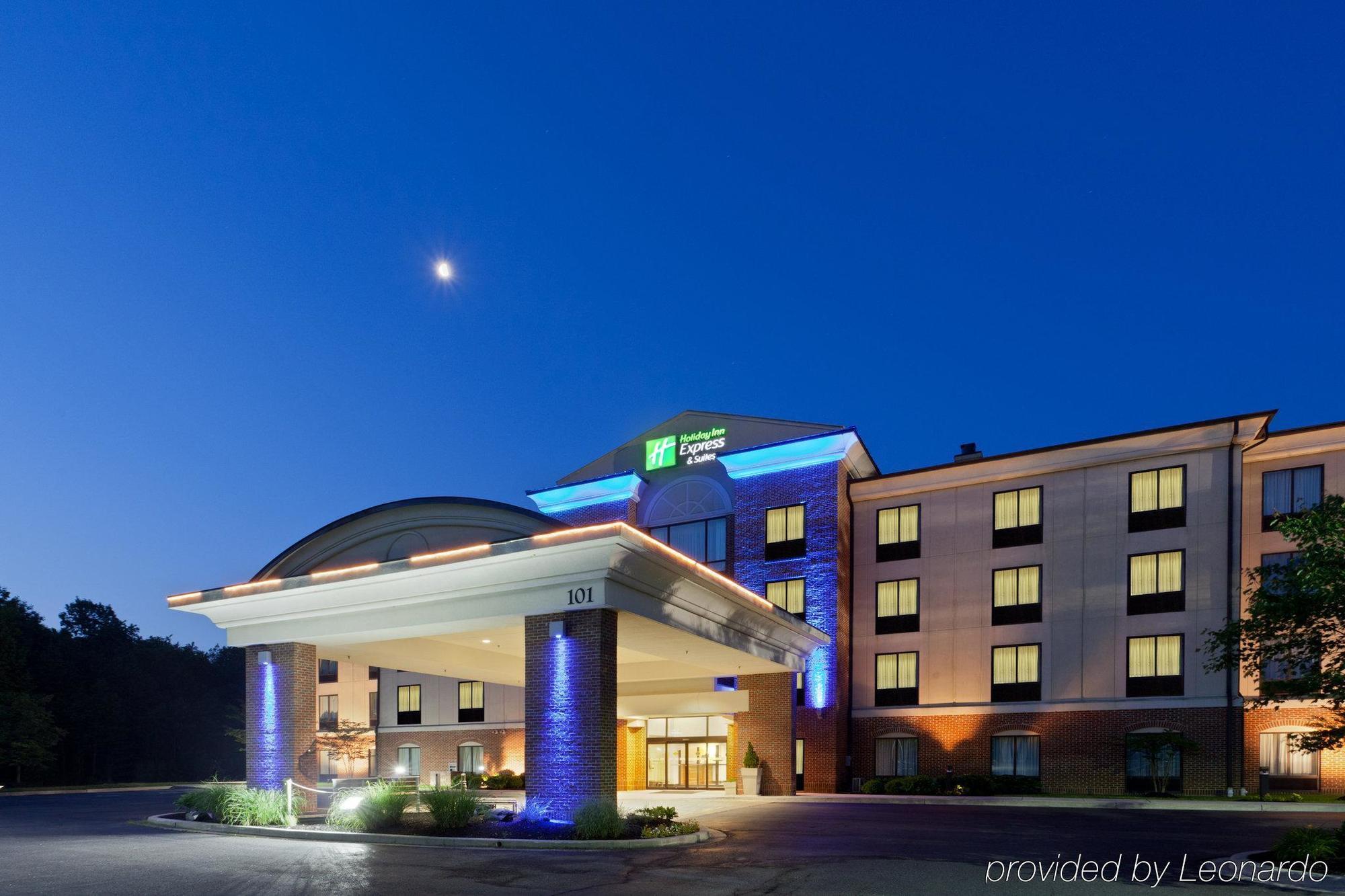 Holiday Inn Express Hotel & Suites-North East By Ihg Exterior photo