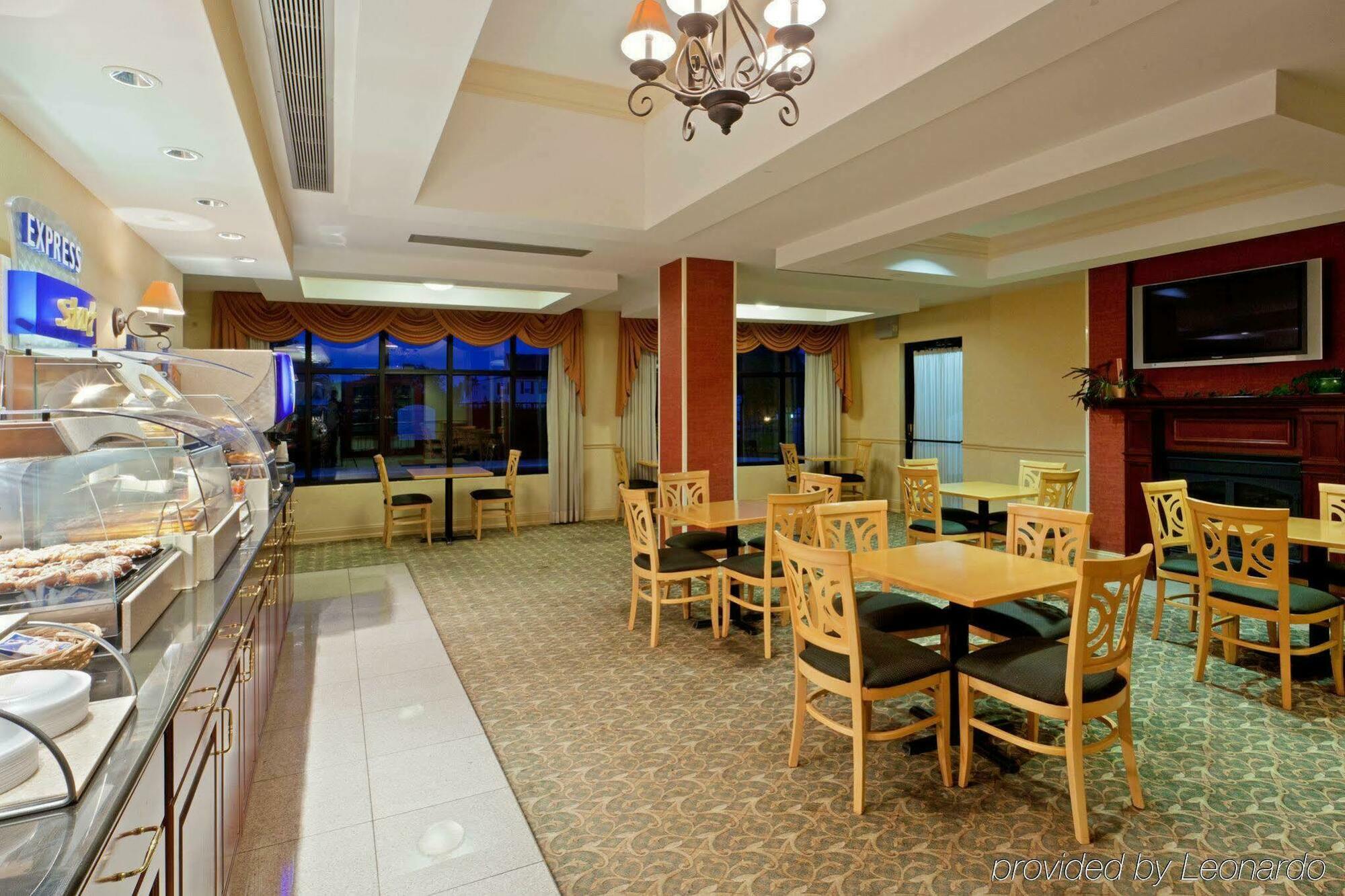 Holiday Inn Express Hotel & Suites-North East By Ihg Restaurant photo